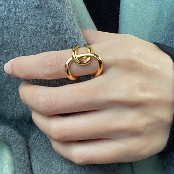 Jewelry - Twisted adjustable ring